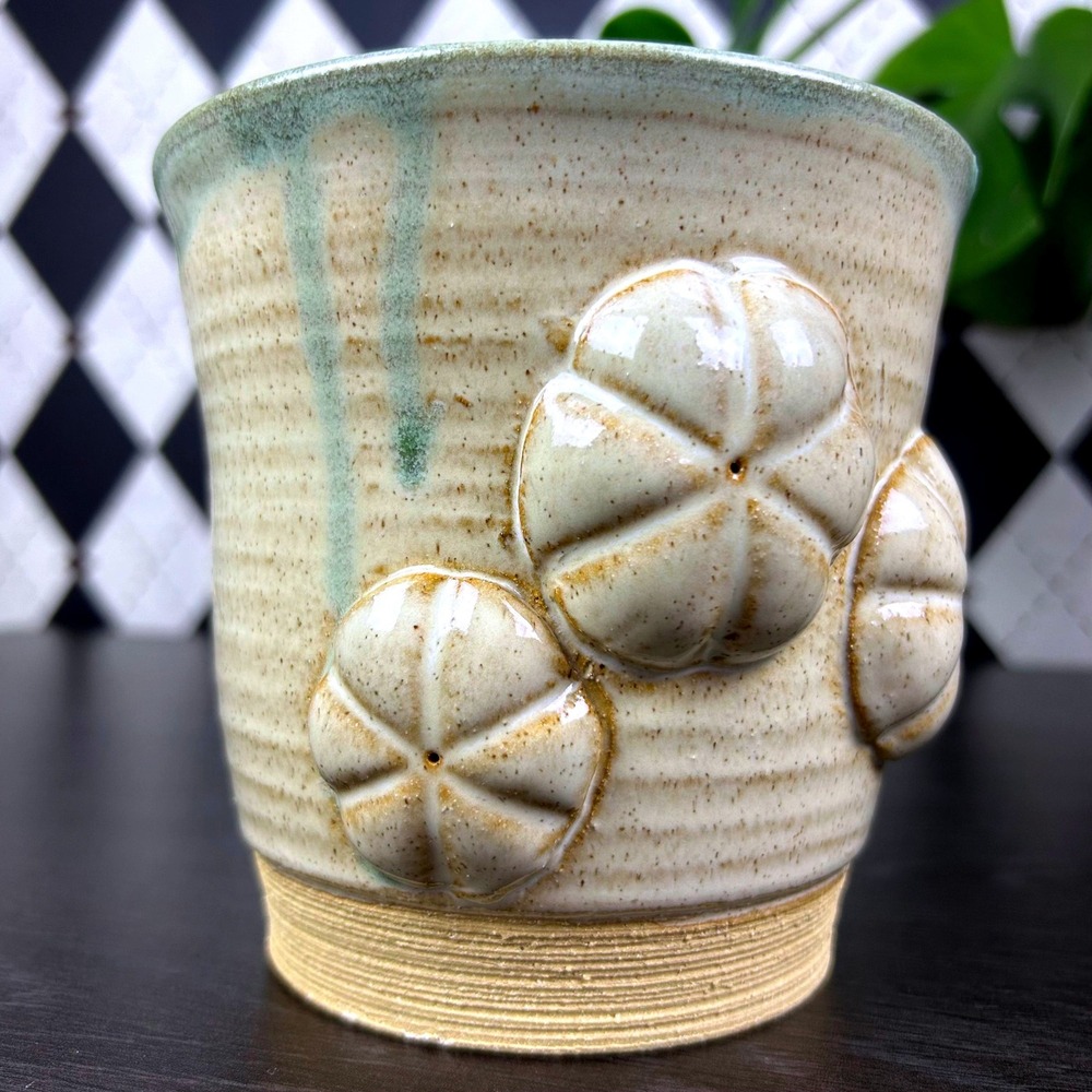 Studio‎ Pottery Raised Floral Medallion Speckled Glaze Cream and Green Stoneware